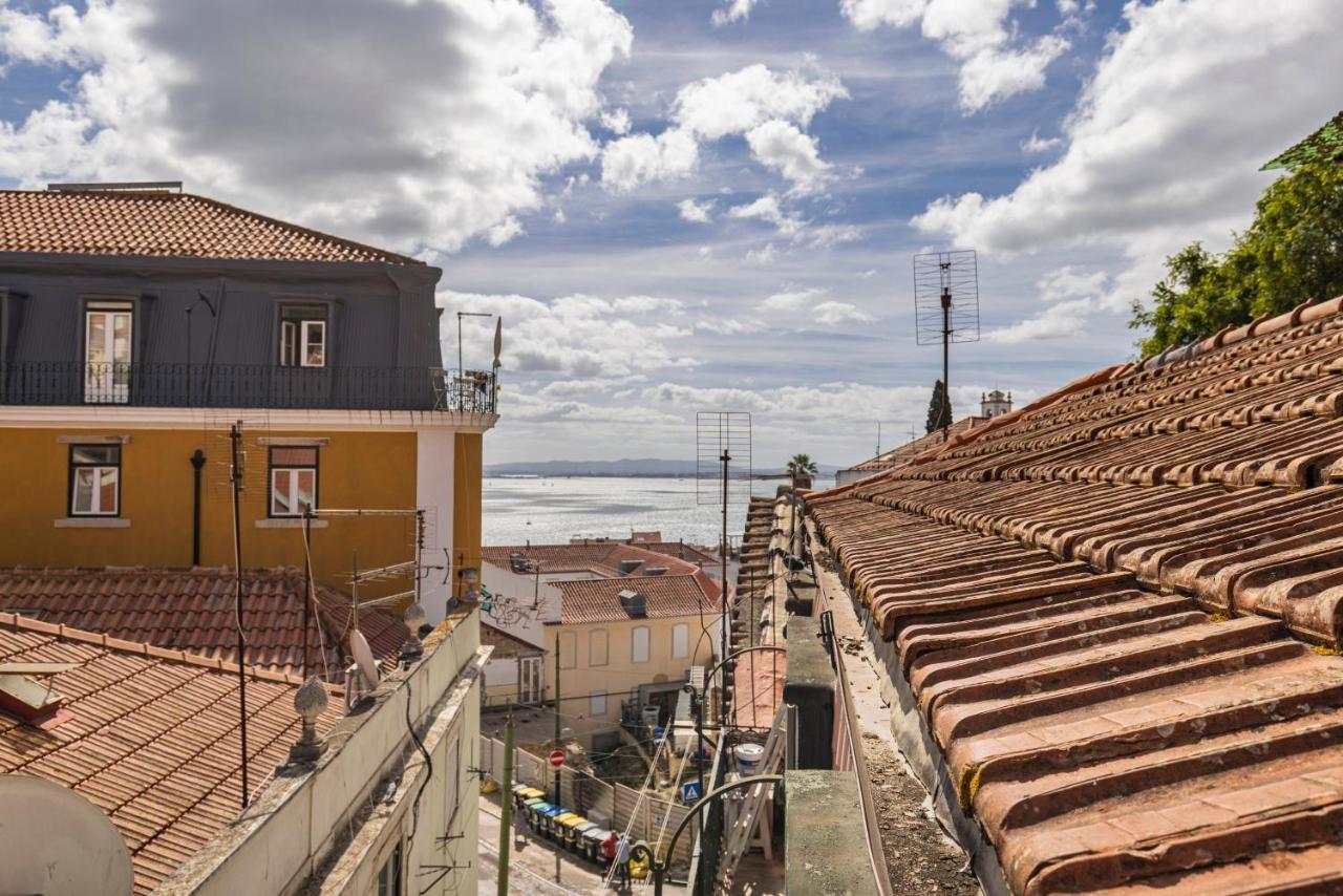 Alfama 2Bdr Duplex Apartment W/ Balcony By Lovelystay Lisboa Dış mekan fotoğraf
